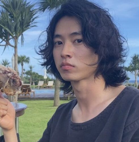 山﨑賢人のロン毛がかっこいい 過去には長髪にひげ似合ってない 髪型遍歴 世界まる見え 気になるet Cetera