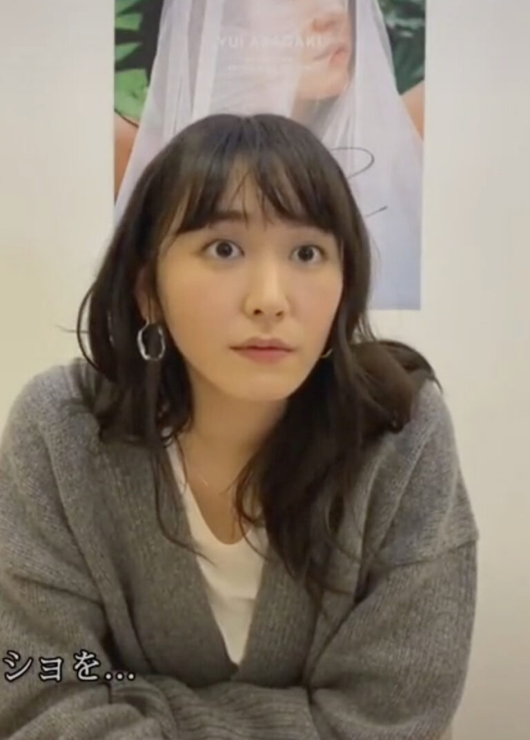 特定 新垣結衣 ガッキー がインスタライブで着ていた服のブランドはどこ グレーのカーディガンが可愛すぎる 値段は