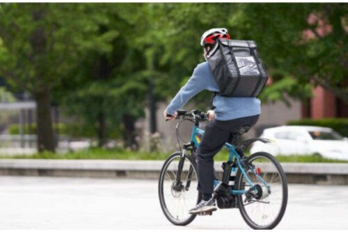 配達員　自転車